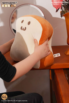 A person squeezes the Starter Toasty 12-inch plush cushion.